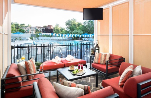 Walnut Creek Hotel | Inviting Hotel for 10 Guests with Pool and Spa Amenities