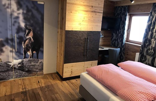 Vorderstoder Hotel | Family-Friendly Room with Pool & Pet Amenities - 5 Star Stay