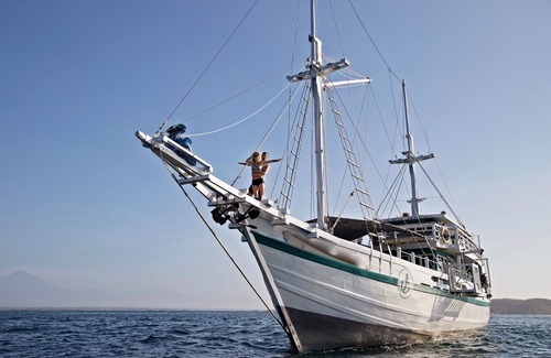 Labuan Bajo Boat Rental | Experience the 28 Meter Traditional Phinisi Boat Retreat