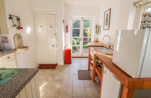 Oxborough Cottage | Family-Friendly 28 Oxborough Cottage with Kitchen & Breakfast