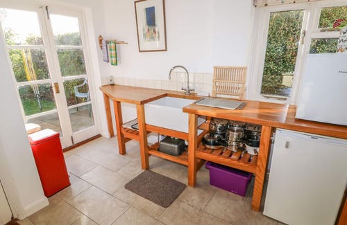 Oxborough Cottage | Family-Friendly 28 Oxborough Cottage with Kitchen & Breakfast