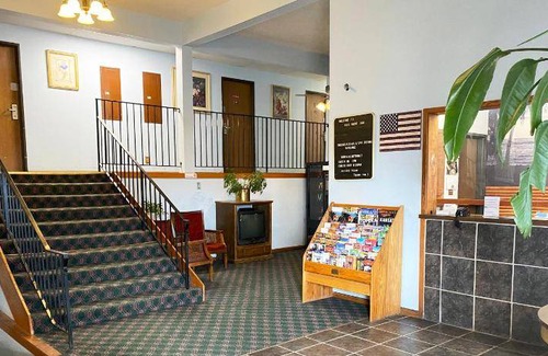 Oak Grove Hotel | Spacious 280 m² Motel for 10 Guests with Pet-Friendly Amenities