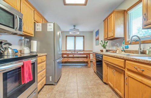 Springfield House | Relax at the Summit: Family-Friendly 3-Bedroom Retreat