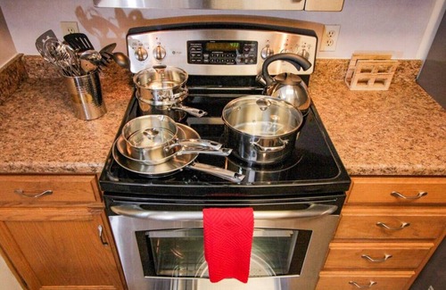 Springfield House | Relax at the Summit: Family-Friendly 3-Bedroom Retreat