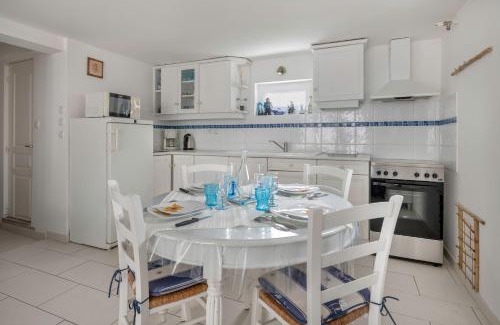 Saint-Michel-Chef-Chef Apartment | Beachside Apartment for 4: Family-Friendly Getaway