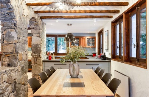 Les Praz-de-Chamonix Ski Chalet | 280sqm Chalet | Sauna Cinema|Starlink connection | Close to ski lift