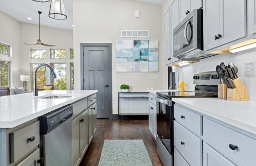 Innsbrook House | Idyllic Idlewood Treehouse with Pool and Pet-Friendly Perks
