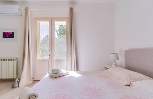 Giorgilorio Bed & Breakfast | Garden View Retreat Near the Sea with Breakfast Included