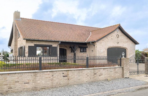 Middelkerke Villa | Spacious 6-Bedroom Villa for 18 Guests with Kitchen