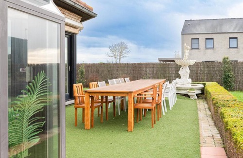 Middelkerke Villa | Spacious 6-Bedroom Villa for 18 Guests with Kitchen