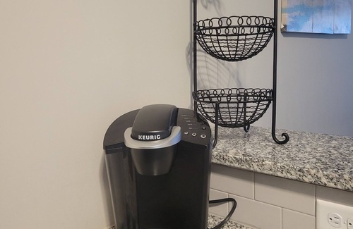 Bel Aire House | Pet-Friendly Haven with In-Unit Laundry & Fast WiFi