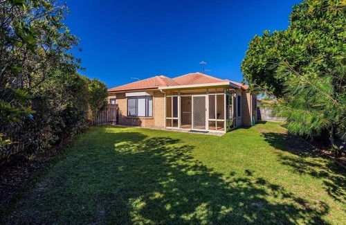 Yamba Apartment | Pet-Friendly 29 Oceania Cottage with Enclosed Backyard