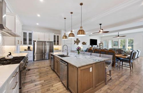 Isle of Palms House | 2905 Palm Blvd: Pet-Friendly Haven with Pool Access