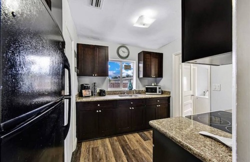 Highland Garden Villa | Discover 2908 Hollywood: Family-Friendly Hotel in LA