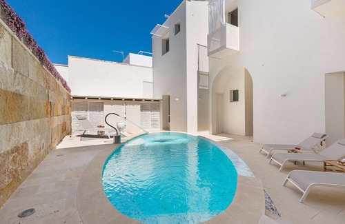San Foca Apartment | Pet-Friendly 2939 Palma Residence with Pool & Breakfast