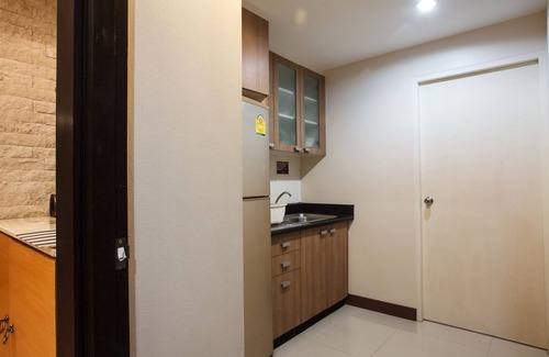 Khlong Toei Nuea Apartment | Modern 2-Bedroom Retreat in Central Bangkok Near BTS