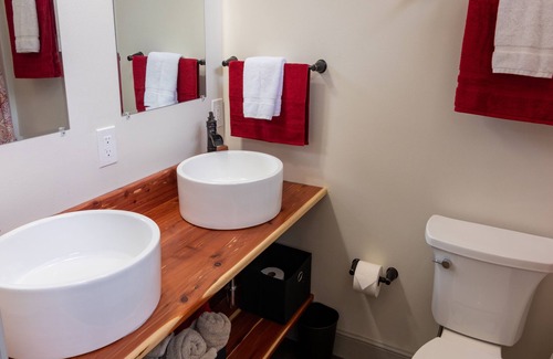 Lubbock House | Cozy Private Barn Retreat in Lubbock with Spa & Hot Tub