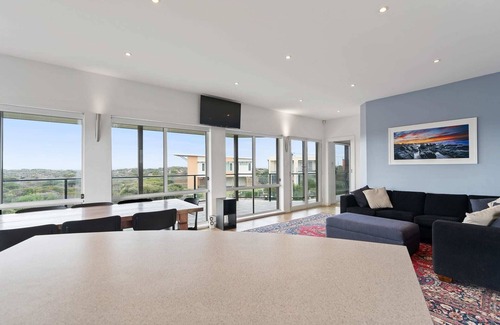 Middleton House | Family-Friendly Beachfront Retreat at 2A Newell Ave