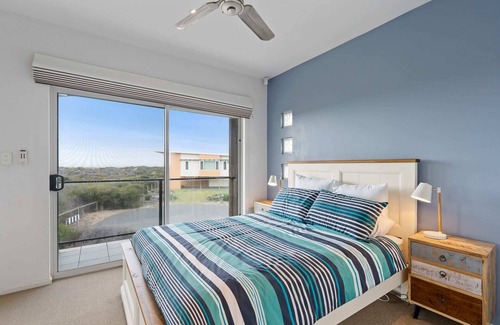 Middleton House | Family-Friendly Beachfront Retreat at 2A Newell Ave