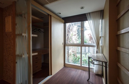 Khlong Toei Nuea Apartment | Ideal 2-Bedroom Retreat in Downtown Bangkok Near BTS/MRT