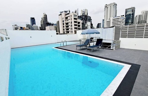Khlong Toei Nuea Apartment | Ideal 2-Bedroom Retreat in Downtown Bangkok Near BTS/MRT