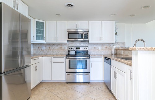 Southend Condo | Beachfront Oceanview Retreat with Pool & Top Reviews