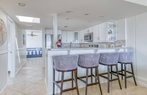Southend Condo | Beachfront Oceanview Retreat with Pool & Top Reviews