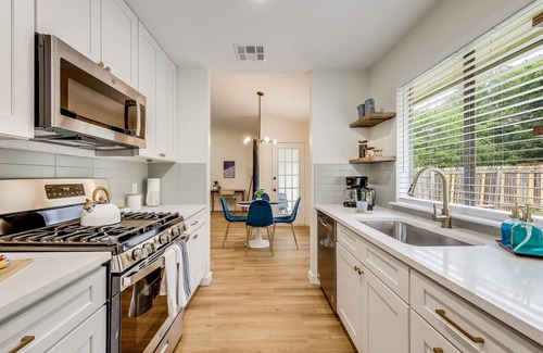 McNeil House | Cozy Modern Retreat Near The Domain, Pet Friendly Amenities