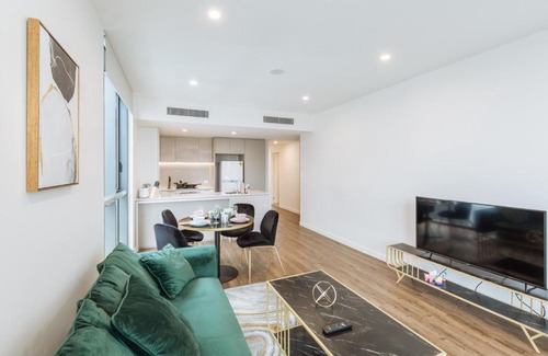 South Brisbane Apartment | City View 2B Apartment - Rated 10/10 by Guests!