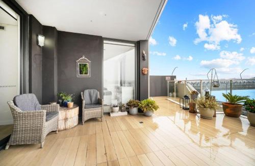 Rhodes Apartment | Serene 2B APT with Waterfront Views & Family-Friendly Amenities