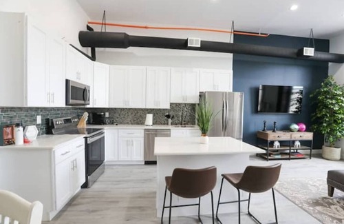 Downtown Historic District Apartment | Prime 2B Stay in Easton with Spa and Breakfast Options!