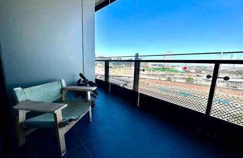 West Melbourne Apartment | Cozy 2B1B Near Train Station with Free Parking & Breakfast