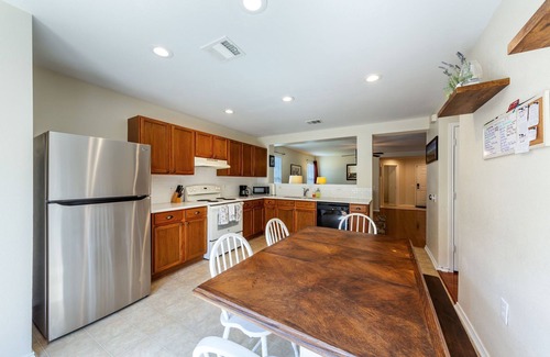 Austin House | Pet-Friendly 2B2B Home with Backyard in South Austin