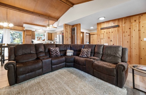 Summit Estates Apartment | Ideal 2BD Apt Steps from Snow Summit with Lake Views