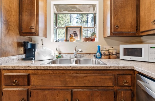 Summit Estates Apartment | Ideal 2BD Apt Steps from Snow Summit with Lake Views