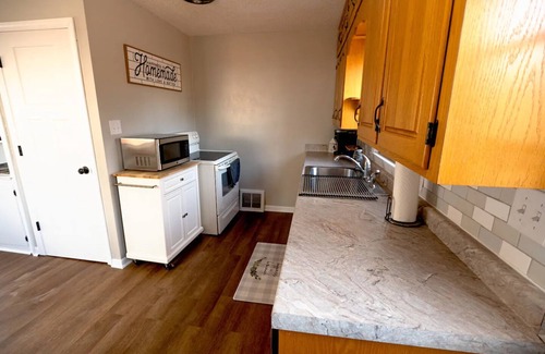 Jefferson City House | Convenient 2BD Home with Lake View Near JCMO Attractions