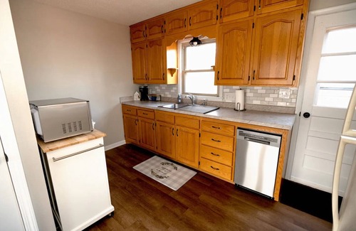 Jefferson City House | Convenient 2BD Home with Lake View Near JCMO Attractions