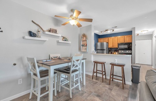 Port Clinton Condo | Guest Rated 10/10: Lake/Riverview Condo with Pool & Spa