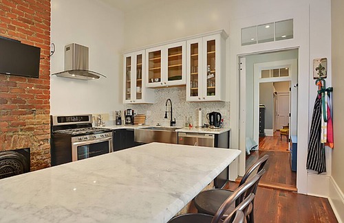 East Riverside House | Cozy 2bd/2b Irish Channel Retreat with Breakfast Included