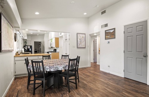 Flagstaff House | Ideal 2bd/2ba Retreat with A/C near Downtown & Trails