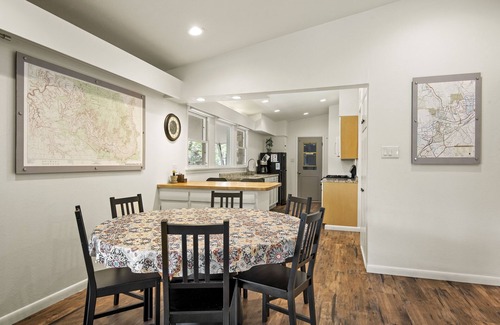 Flagstaff House | Ideal 2bd/2ba Retreat with A/C near Downtown & Trails