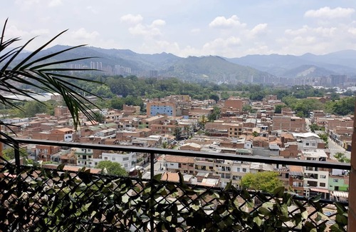 Guayabal Apartment | Stunning 2bd/2bth with Scenic Views & Fast Wifi near Poblado