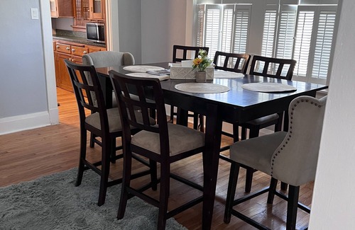 Richmond Heights Apartment | Pet-Friendly 2-Bed Apartment with Gourmet Kitchen