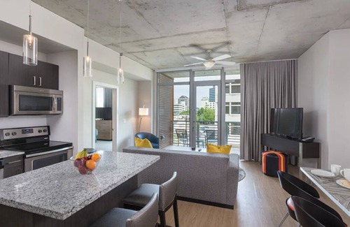 West End Condo | Modern Austin Retreat with Rooftop Pool & Family-Friendly Perks