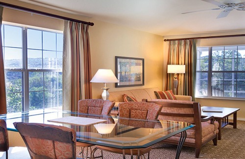 Table Rock Hotel | Stylish 2BD Branson Retreat with Pools & Gym Access