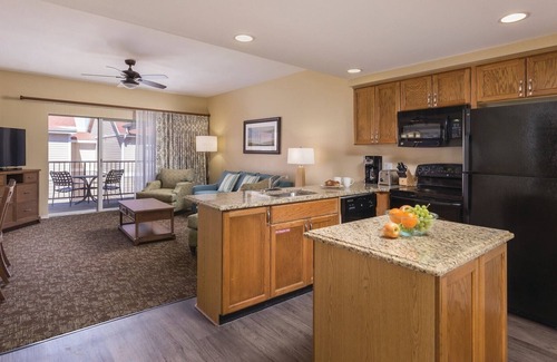 Table Rock Hotel | Relaxing 2BD Branson Retreat with Pools and Gym Access