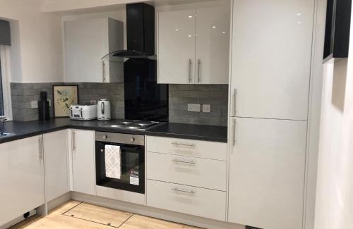 Snaresbrook House | Family-Friendly 2BD Mews House in Wanstead Awaits You