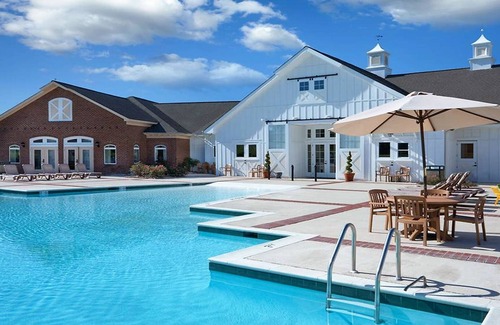 Williamsburg Condo | Ideal 2BD/Williamsburg at Governor's Green - Family Fun Awaits!