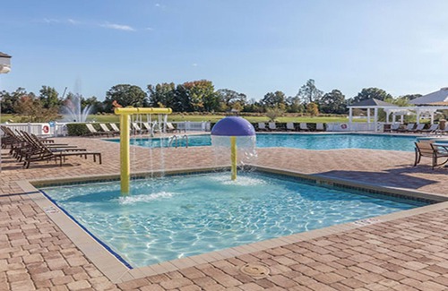 Williamsburg Condo | Ideal 2BD/Williamsburg at Governor's Green - Family Fun Awaits!