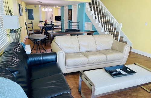 Ono Island Condo | Beachfront Townhouse with Dolphin Views and Pool Access